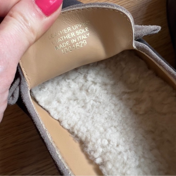 Ugg: Women's Sherpa Lined Tan and Gray Slip On Suede Bow Loafers Size 10 - Picture 9 of 12